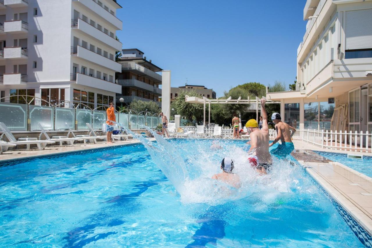 Hotel Solemare Милано Мартима Екстериор снимка